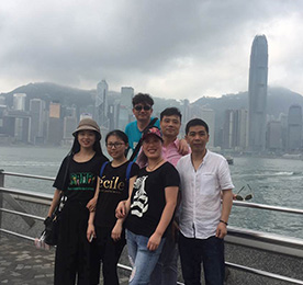 关于这次公司组织的旅游活动，目的是既让大家在每日繁忙的工作之余能有一个身心放松的过程体验，又是提供员工外出学习交流减压的好机会，重要的是在体现出集团对职工关怀的基础上，如何把团队精神融入到活动中，营造员工团结凝聚、活跃、奋进的氛围。
2016年4月7日上午在常总的安排下大家品尝了非常丰盛地道的港式早茶。