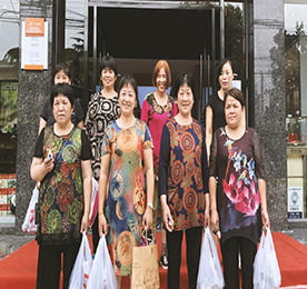 在中国传统节日端午节的即将到来之际，ob电竞新零售薛家店以及花园街阳湖红开团队开展包粽子比赛， 以此感谢各位家人朋友们长时间以来的陪伴与支持。希望通过这次比赛让ob电竞家人们在体验到端午节传统活动趣味的同时，也感受到ob电竞集团对家人朋友们的关爱。