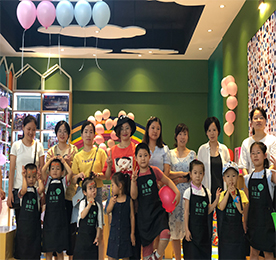 2018年7月29日，由ob电竞集团主办的“清凉夏日，与爱易起成长”手工棒冰活动在ob电竞集团新零售丰臣旗舰店亲昵区内圆满结束。