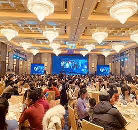 2019年1月5日晚，“联汝于诚，融通天下”2019江苏联融金服年会暨客户答谢会在常州市武进区希尔顿大酒店盛大举行。八百余位客户朋友们欢聚一堂，共享盛宴！回首2018年，江苏ob电竞集团各板块均有长足发展，形成了“新零售、新金融、新产业”的三大战略布局。展望2019年，全体ob电竞人将用更饱满的热情，积极拓展新思路，砥砺奋进新征程。