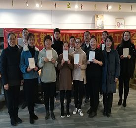 为了充分调动员工学习的积极性，鼓励员工内部相互交流、经验分享。2019年2月28日，ob电竞集团人力资源部组织召开了1月优秀员工交流分享会。ob电竞集团副总裁张非熊、总裁助理薛小丽等领导及来自各版块的10位优秀员工一同出席了本次交流会。