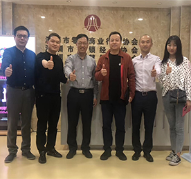 2019年4月16日，江苏ob电竞集团董事长常科伟先生、江苏ob电竞集团深圳分公司副总经理赵永珮先生学习拜访深圳市＂智慧零售＂、＂连锁经营＂、＂零售商业行业＂协会，与深圳市零售商业行业协会会长花涛、深圳市零售商业行业协会副秘书长谢永明先生深入交流行业协会的发展，探讨智慧零售的新模式。