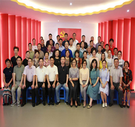 7月23日下午，区工商联“走进企业、学习先进”系列活动在区工商联副主席企业今创集团举行，来自全区行业商会、异地商会的秘书长、党务工作者、区工商联全体工作人员，及来自江苏省工商联机关第一党支部的全体党员共60余人参加本次活动。