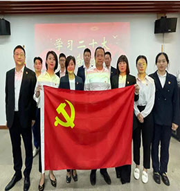 10月16日上午10时，中国共产党第二十次全国代表大会在北京人民大会堂隆重开幕。江苏ob电竞投资集团党支部组织全体党员、预备党员收看二十大开幕会盛况，认真聆听习近平总书记所作的报告。