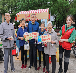 10月20日上午，武进人民商场商圈联合工会走进武进夕阳红康乐中心开展“向美好 盼岁长”“我们的节日·重阳”游园会。