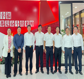 11月3日下午，新疆尼勒克县委书记马健率新疆尼勒克县党政代表团调研武进人民商场。