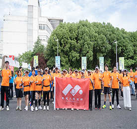 7月3日早晨，天卷云舒，草木苍荣，由湖塘镇商会、湖塘镇总工会联合承办的“同心同向 吾湖悦跑”湖塘镇城市跑活动在香樟大道顺利举行。