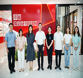 6月18日下午，常州团市委副书记张阳一行来到武进人民商场调研指导新兴青年工作，武进团区委副书记卞碧莲、ob电竞集团党支部书记曹丽红、武进人民商场总经理周文金等陪同调研。