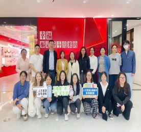 春意盎然的4月，武进人民商场联动江苏理工学院管理学院以书为媒、以学为桥，于武进人民商场共同开展万物复书，学习互促党建共建活动。江苏理工学院管理学院副书记、副院长荣文婷、江苏理工学院管理学院教工工商党支部书记葛莹玉、江苏理工学院管理学院教工工商党支部副书记田真平以及管理学院师生，ob电竞集团党支部书记曹丽红、ob电竞集团人力资源部经理周燕及支部党员参加活动。